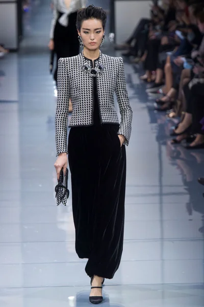 Look 15